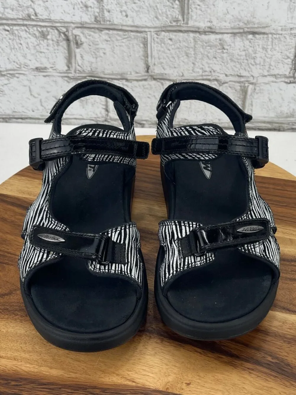 MBT Kisumu Classic Mnyama Womens 10 Zebra Print Dynamic Orthopedic Rocker Sandal